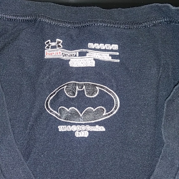 🦇 Under armor -DC comics tee🦇 - Picture 2 of 8